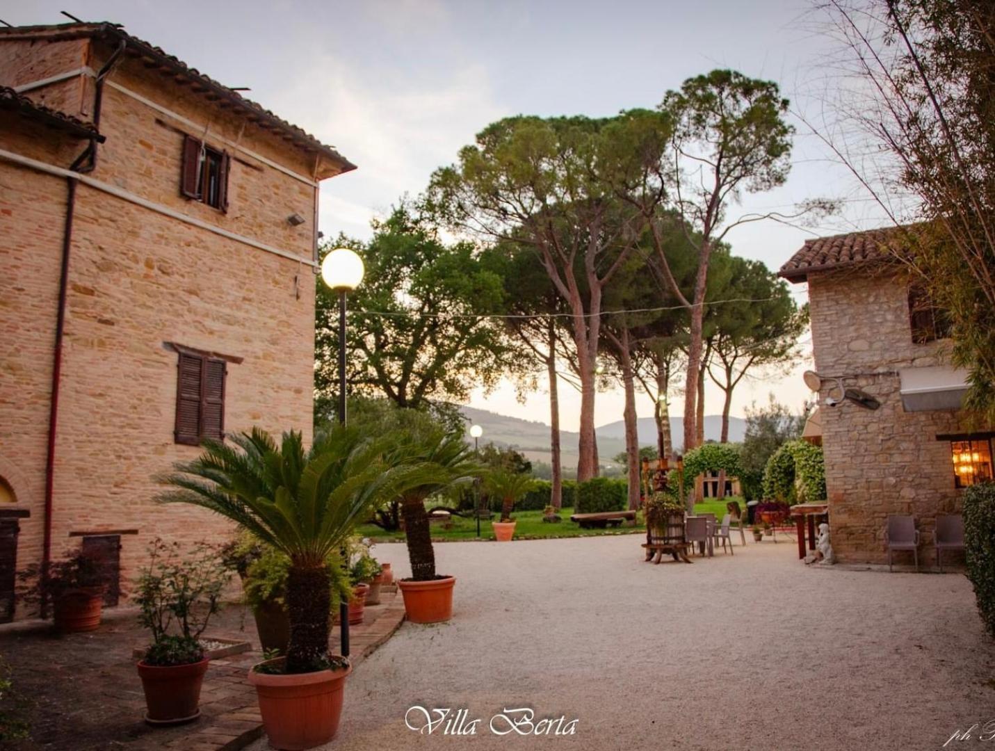 Resort Restaurant Villa Berta San Severino Marche Exterior foto