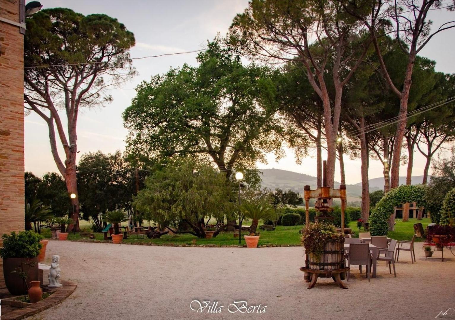 Resort Restaurant Villa Berta San Severino Marche Exterior foto