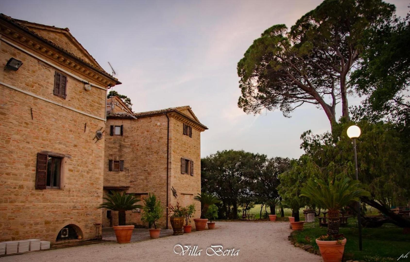 Resort Restaurant Villa Berta San Severino Marche Exterior foto